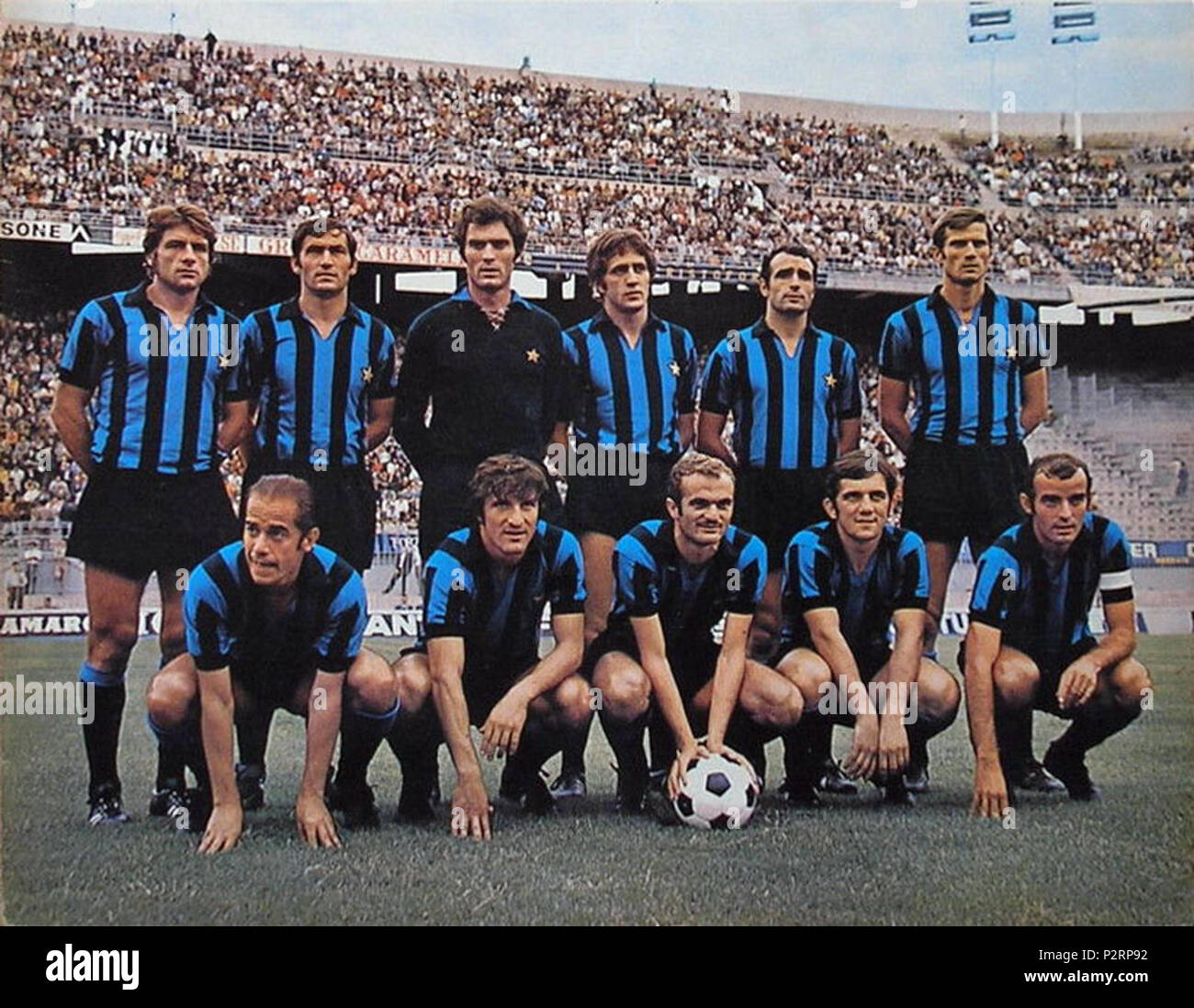 . Italiano: Una formazione dell'Inter nella stagione 1969-70, in posa all'interno dello stadio San Siro di Milano. circa 1969. Unknown 27 FC Internazionale Milano 1969-70 Foto Stock