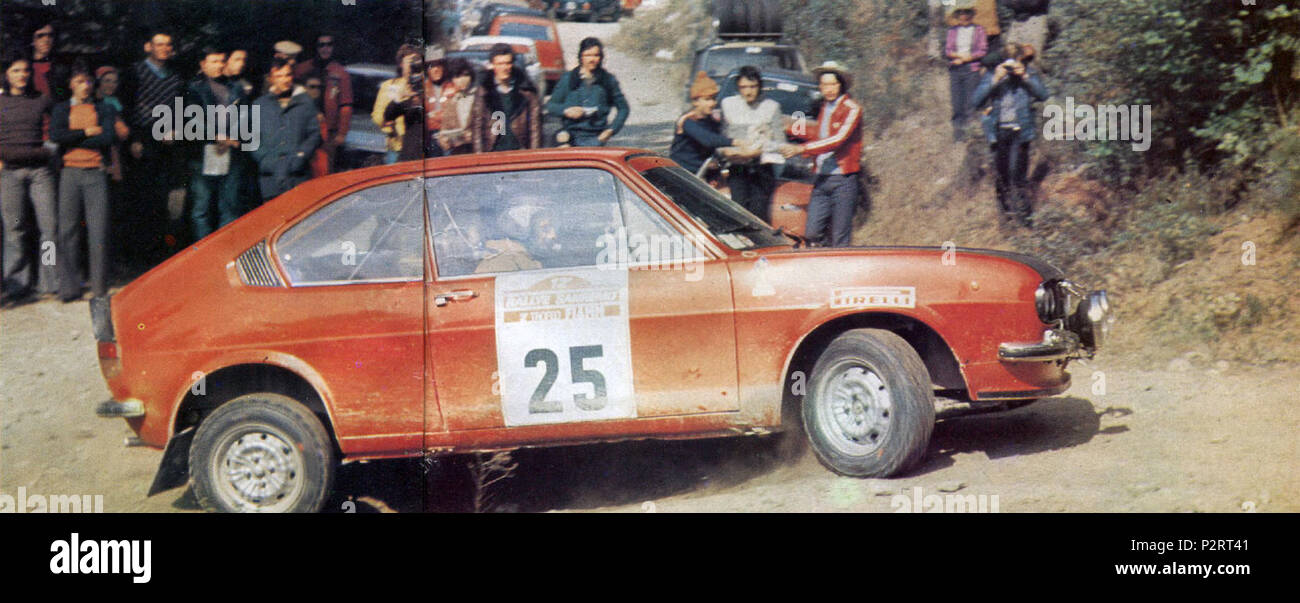 . Rallysta italiano Federico "bancor" Ormezzano e il suo co-driver Enrico Cartotto su un Alfa Romeo Alfasud TI (gruppo 1) al 1974 Rallye Sanremo. tra il 2 ottobre 1974 e il 5 ottobre 1974. 27 sconosciuto Federico Ormezzano - Alfa Romeo Alfasud TI (1974 Rallye Sanremo) Foto Stock