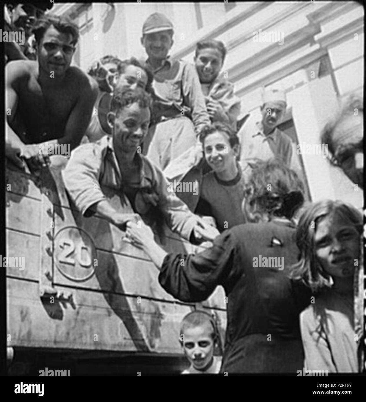 . Italiano: anni di guerra a Siracusa (Seconda Guerra Mondiale) . dati originale sconosciuta. autore originale sconosciuto 1 0-0-1-SIRACUSA-ANNI-DI-guerra--2- Foto Stock
