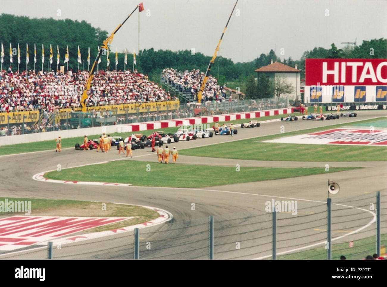 . Italiano: Dopo Ayrton Senna incidente, il Gran Premio di San Marino 1994 viene interrotta dalla bandiera rossa . 1 maggio 1994. Alan Dahl 2 Gran Premio di San Marino 1994 Bandiera rossa Foto Stock