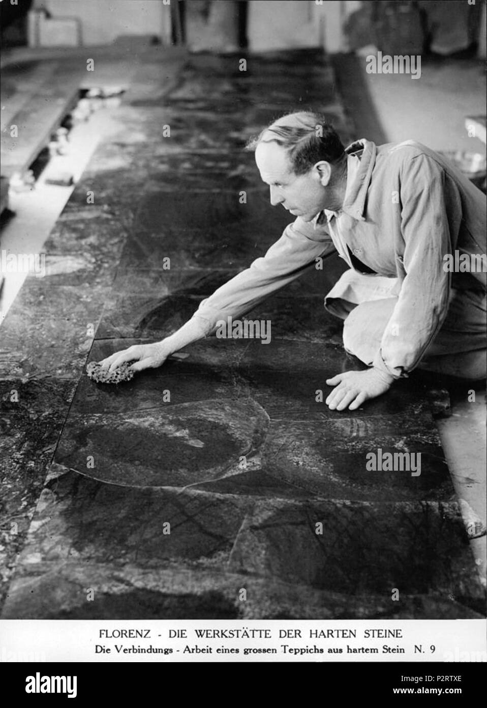 . Inglese: un die maker lavorando, Firenze, 1942. 1942. 3 sconosciuto A-die-maker--142342067591 lavoro Foto Stock