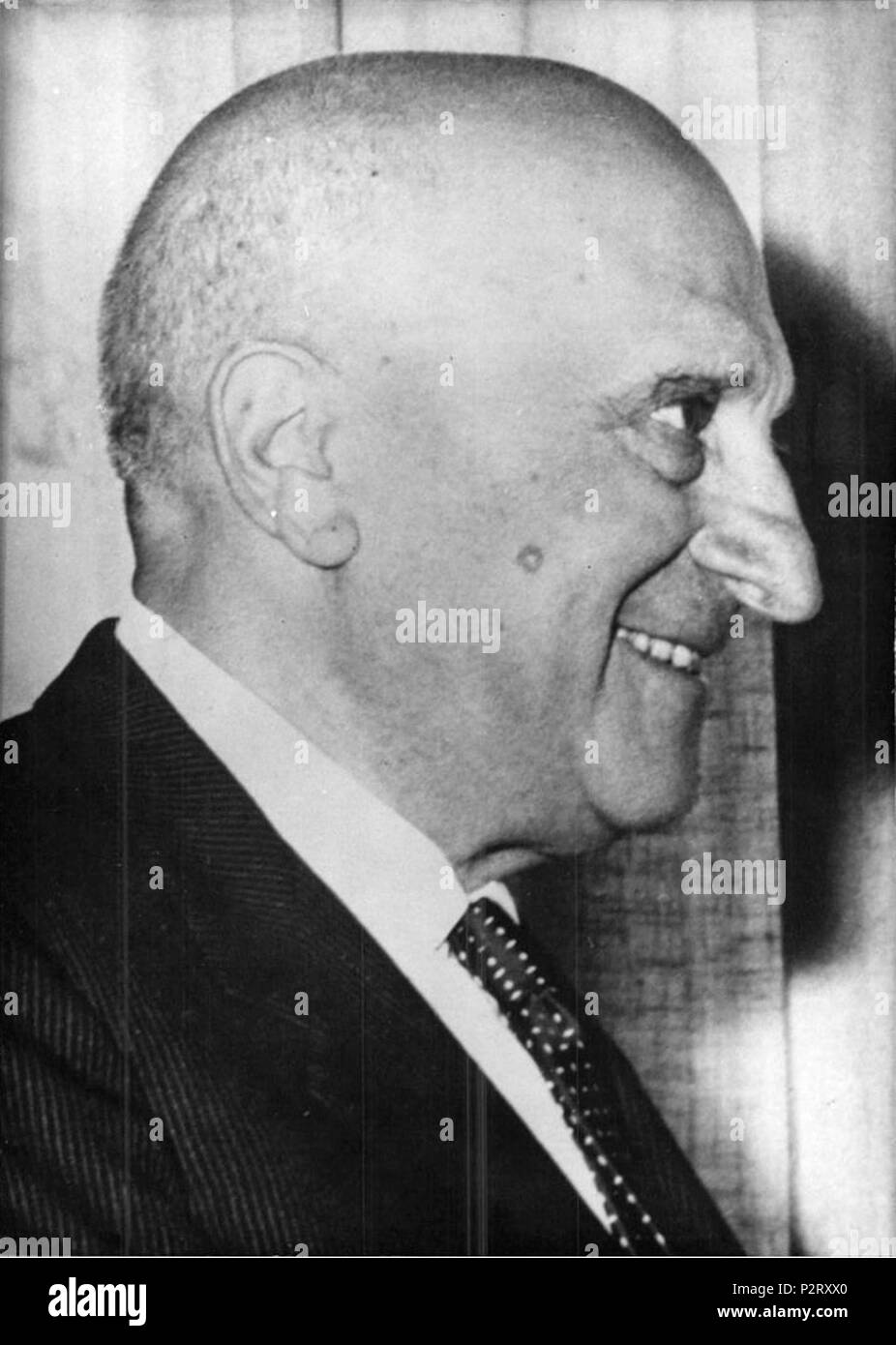 . Inglese: Attilio Piccioni, ministro italiano senza portafoglio per particolari problemi politici. Il 30 ottobre 1964. Fotografo sconosciuto 9 Attilio-Piccioni-in-1964-352030061782 Foto Stock