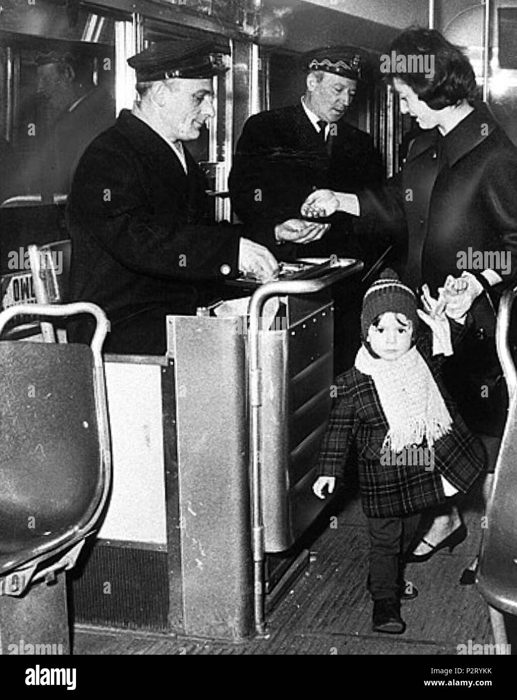 . Italiano: bigliettaio e controllare su tram ATM . Anteriore al 1974 : eliminazione bigliettaio. 11 sconosciuto Bigliettaio atm Foto Stock