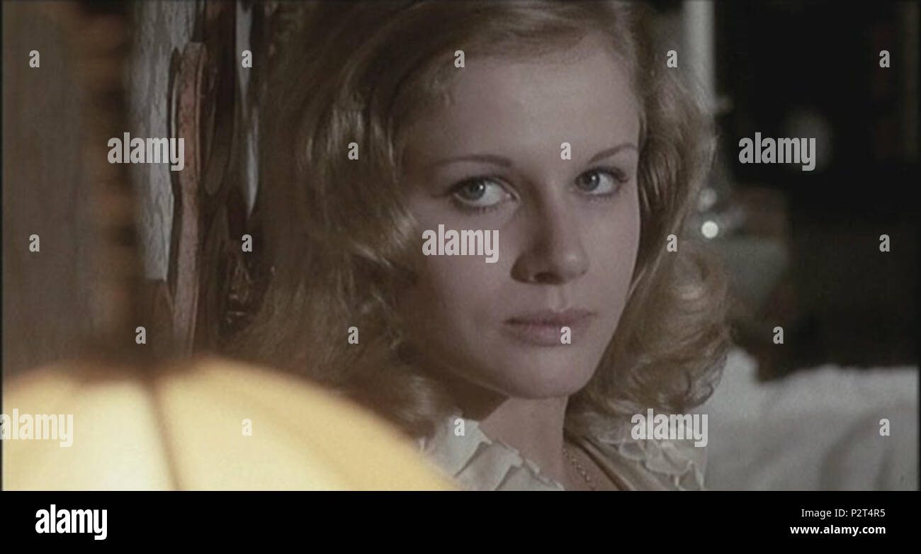 . Italiano: Dominique Sanda in Il giardino dei Finzi-Contini (1970) di Vittorio De Sica Français : Dominique Sanda dans Le jardin des Finzi-Contini (1970) de Vittorio De Sica . Il 19 luglio 2011. Vittorio De Sica (1901-1974) nomi alternativi Vittorio De Sica Descrizione regista italiano, sceneggiatore, attore di scena e attore di cinema Data di nascita e morte 7 Luglio 1901 13 Novembre 1974 Luogo di nascita e morte Sora, Lazio Neuilly-sur-Seine competente controllo : Q53004 VIAF:?ISNI 90151800:?0000 0001 2143 173X ULAN:?500274643 LCCN:?n79004216 NLA:?35260906 WorldCat 23 Dominique Sanda Foto Stock