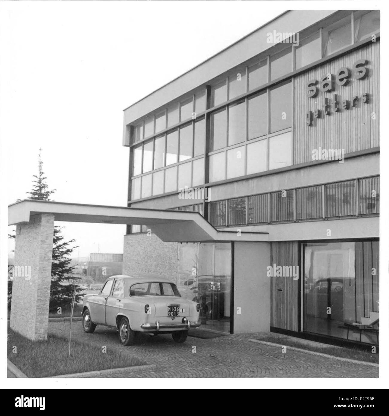 . Inglese: SAES - Edificio storico a Milano Italiano: SAES - Sede storica a Milano . Topazioland 78 SAES Edificio storico Milano Foto Stock