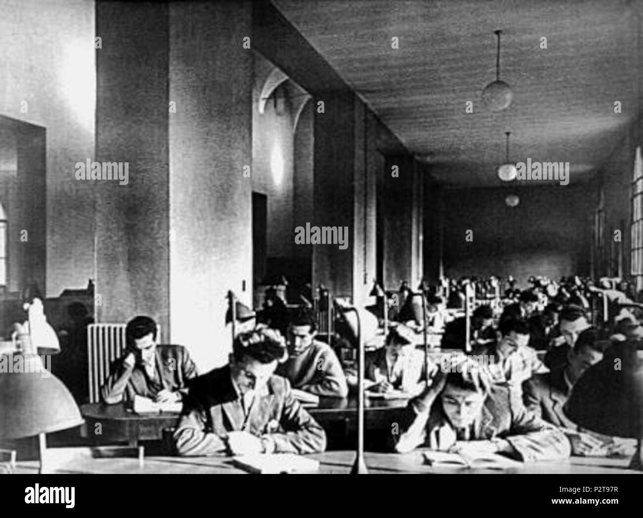 . Inglese: Università Cattolica del Sacro Cuore Biblioteca nel 1930 . Il 25 gennaio 2008, 11:50:33. Anonimo 89 UCSC library Foto Stock