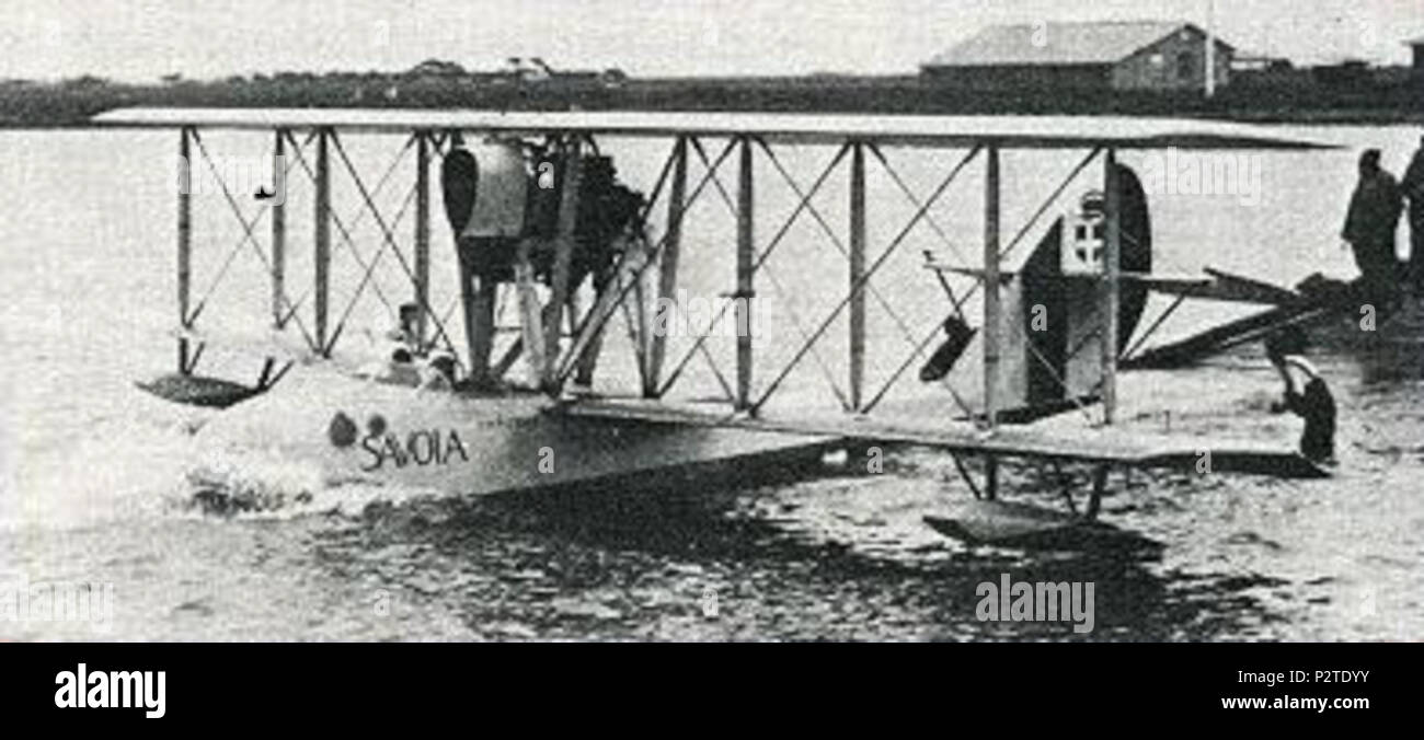 . Inglese: Italiano SIAI S.16 flying boat . 1920s. Uncredited 82 SIAI S.16 sull'acqua Foto Stock