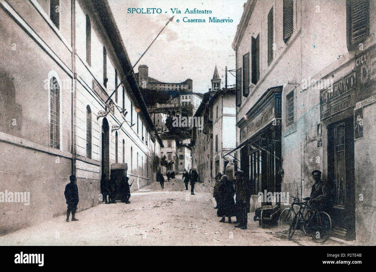 . Caserma Minervio. via dell'anfiteatro. Spoleto . 16 sconosciuto Caserma Minervio. via dell'anfiteatro. Spoleto Foto Stock