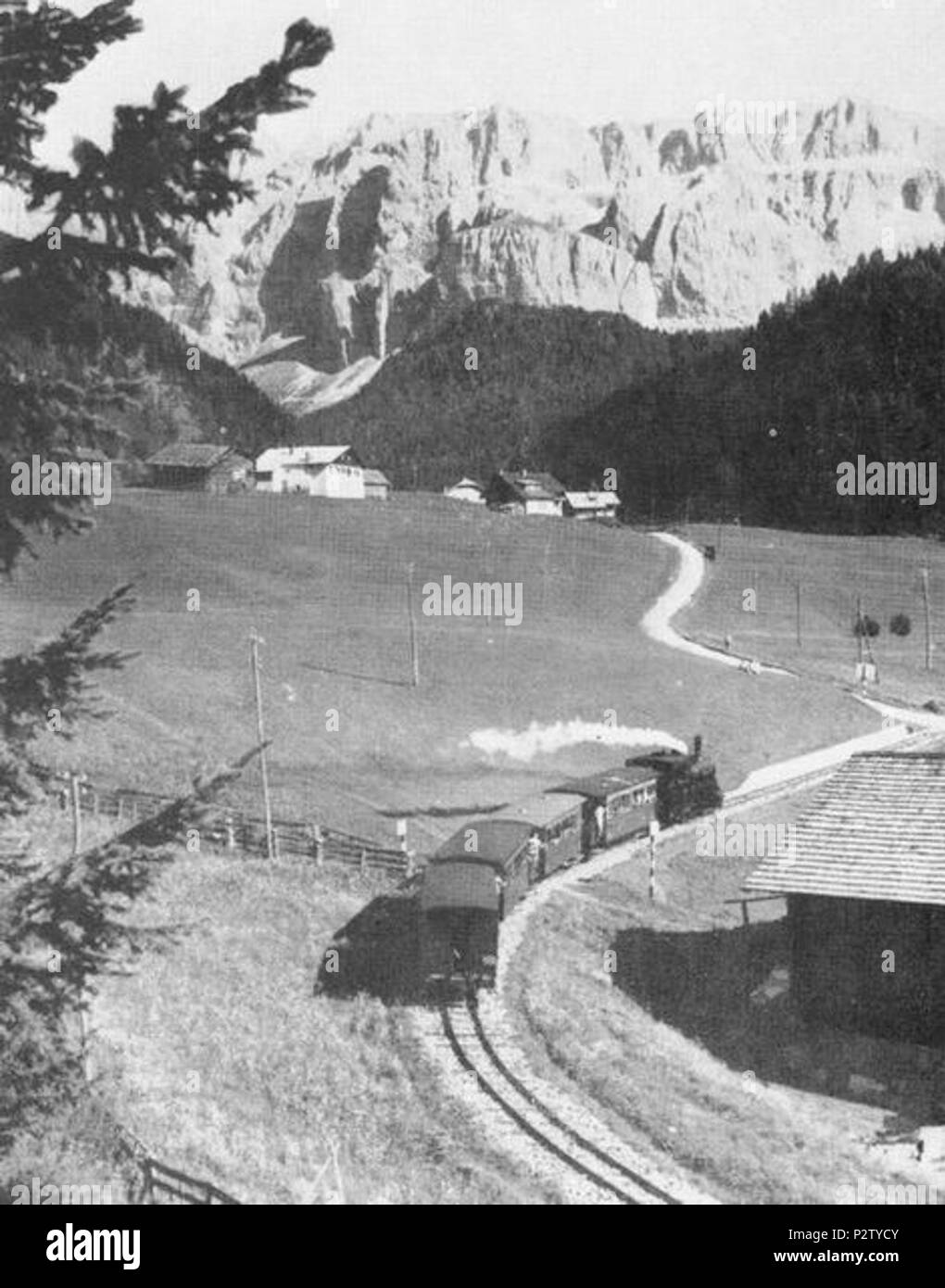 . Italiano: autore: ignoto provenienza: http://digilander.iol.it/maurobottegal - grazie a Mauro Bottegal descrizione: treno della ferrovia val gardena dati: ignota, ma precedente il 1964 Licenza d'uso: Pubblico dominio . Questo file è privo di informazioni sull'autore. 88 TrenoGard07 Foto Stock