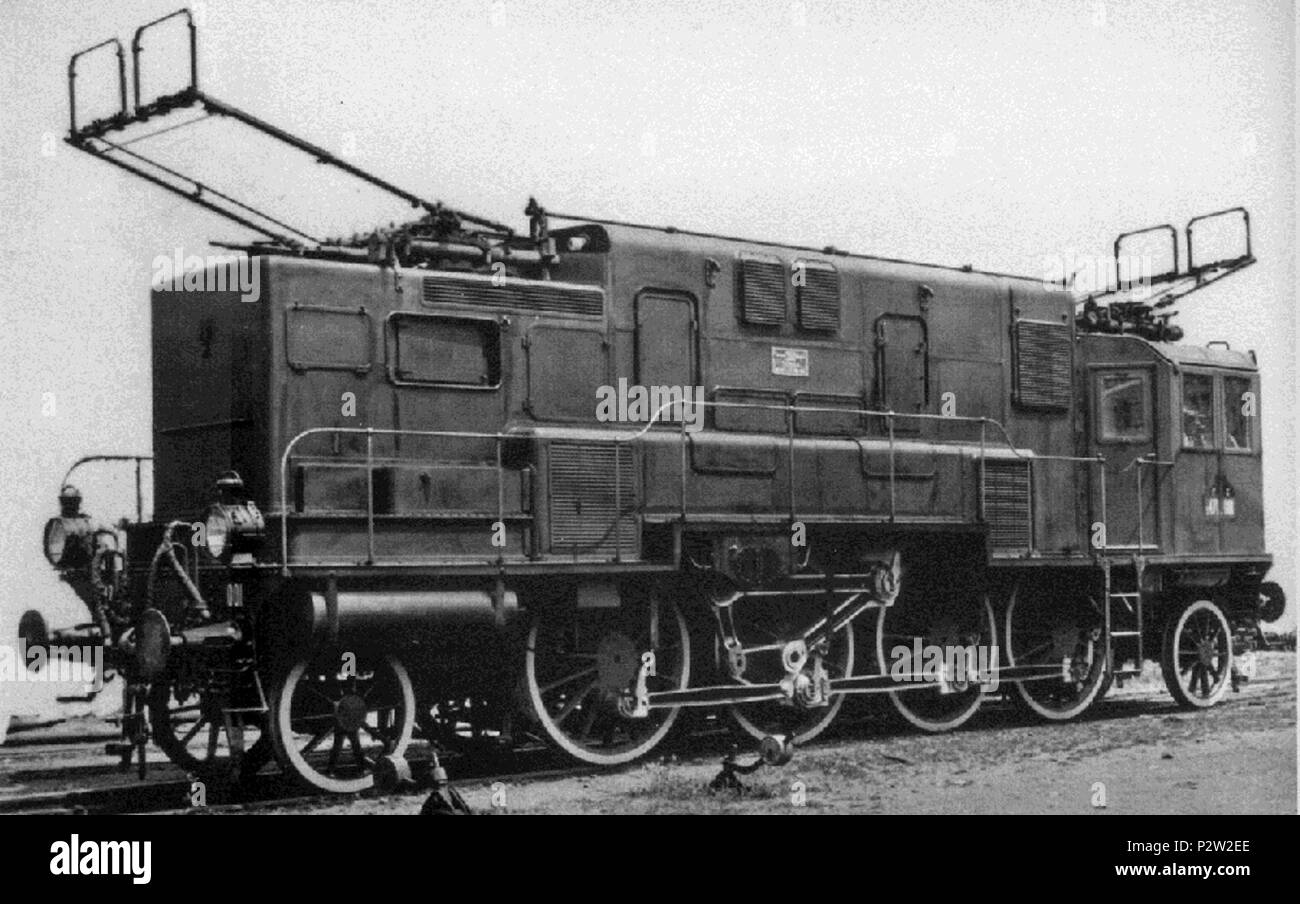 . Inglese: La CEMSA E.471.001 locomotiva per FS appena completato nel luglio 1928 e in attesa di consegna formale. Italiano: La locomotiva E.471.001 CEMSA per le FS appena completata nel luglio 1928 e in attesa della consegna formale. Fotografia dello studio Fototecnica Sella commissionata dalla CEMSA. Fonte: Erminio Mascherpa, E.471 locomotiva di sogno, Rovereto, Nicolodi, 2005, ISBN 88-8447-199-0, pagina 130. . Inglese: fotografia di fototecnica Sella studio commissionato da CEMSA. 24 E47171928 Foto Stock