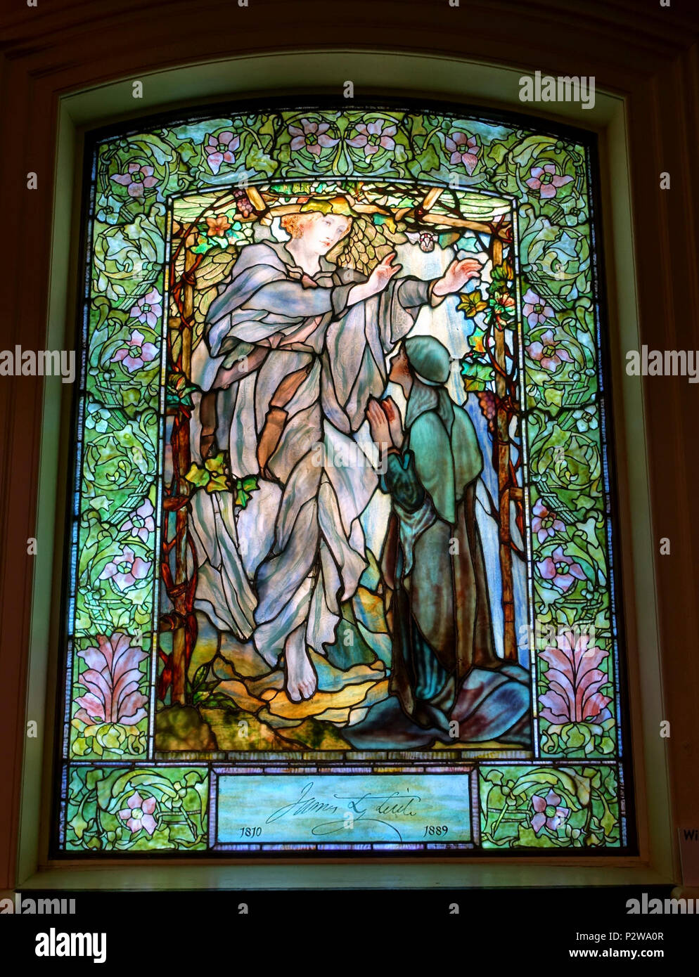 03 L'Annunciazione, piccolo memoriale finestra, 1900, vetro Tiffany e azienda di decorazione - Arlington Street Chiesa - Boston, Massachusetts - DSC06961 Foto Stock