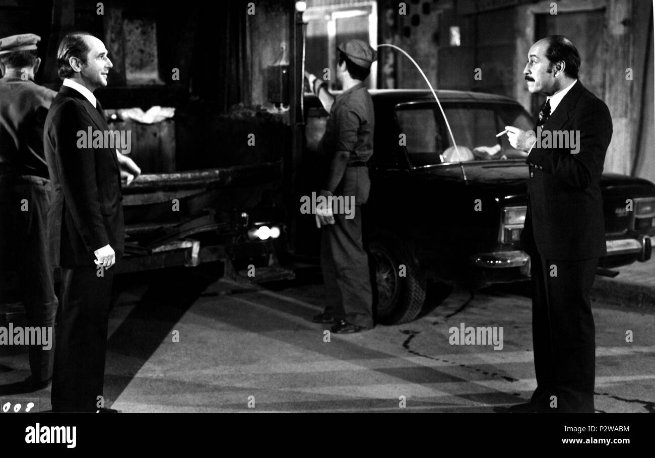 Pellicola originale titolo: DUERME, DUERME, MI AMOR. Titolo inglese: il sonno, sonno, il mio amore. Regista: FRANCISCO REGUEIRO. Anno: 1975. Stelle: JOSE LUIS LOPEZ VAZQUEZ; MANUEL ALEXANDRE. Credito: GOYA PRODUCCIONES CINEMATOGRAFICAS / Album Foto Stock