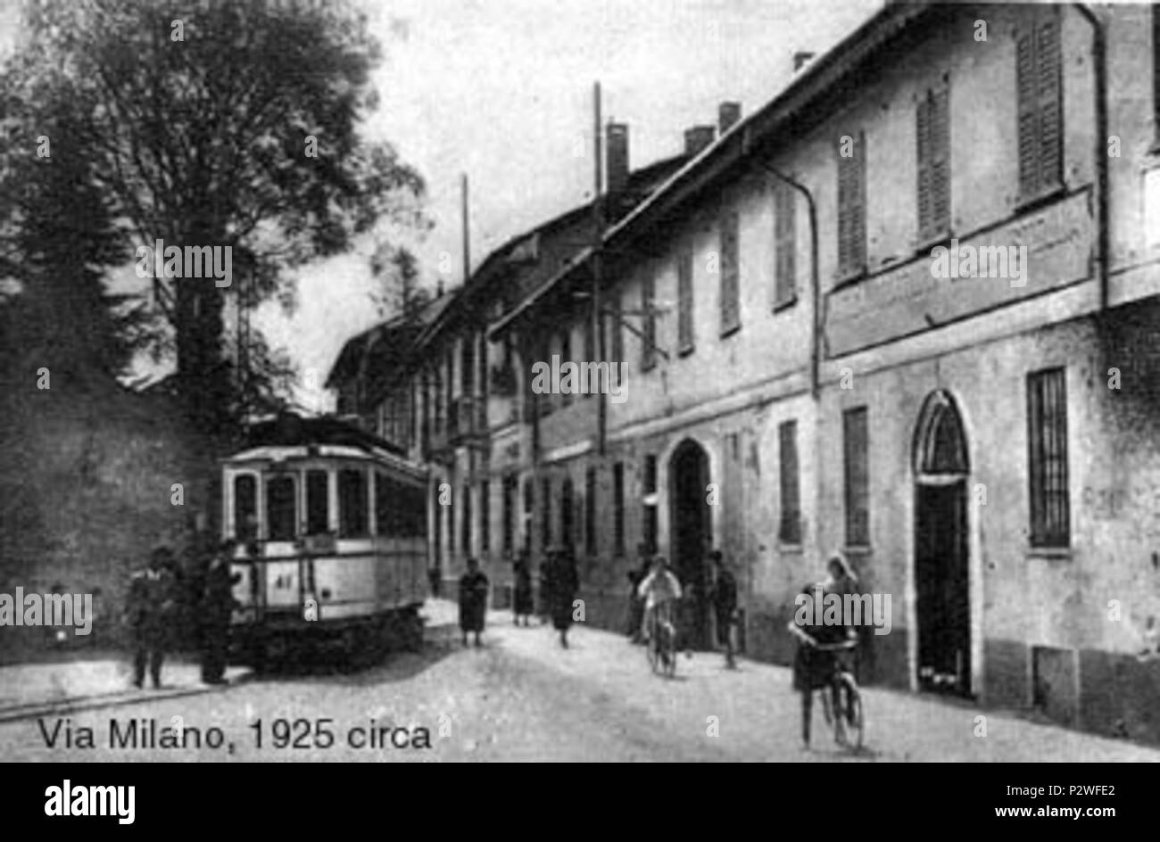 . Italiano: Cinisello Balsamo, il vecchio tram per Milano. In sosta l'elettromotrice 41 della STEL, tipo 'del Biscia' . circa 1925. Anonimo 19 Cinisello, via Milano 01 Foto Stock