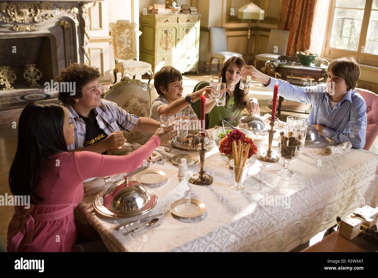 Pellicola originale titolo: HOTEL PER CANI. Titolo inglese: HOTEL PER CANI. Regista: THOR FREUDENTHAL. Anno: 2009. Stelle: Emma Roberts; KYLA PRATT; TROY GENTILE; JOHNNY SIMMONS; JAKE T. Austin. Credito: DREAMWORKS SKG / TRUEBLOOD, JAMIE / Album Foto Stock