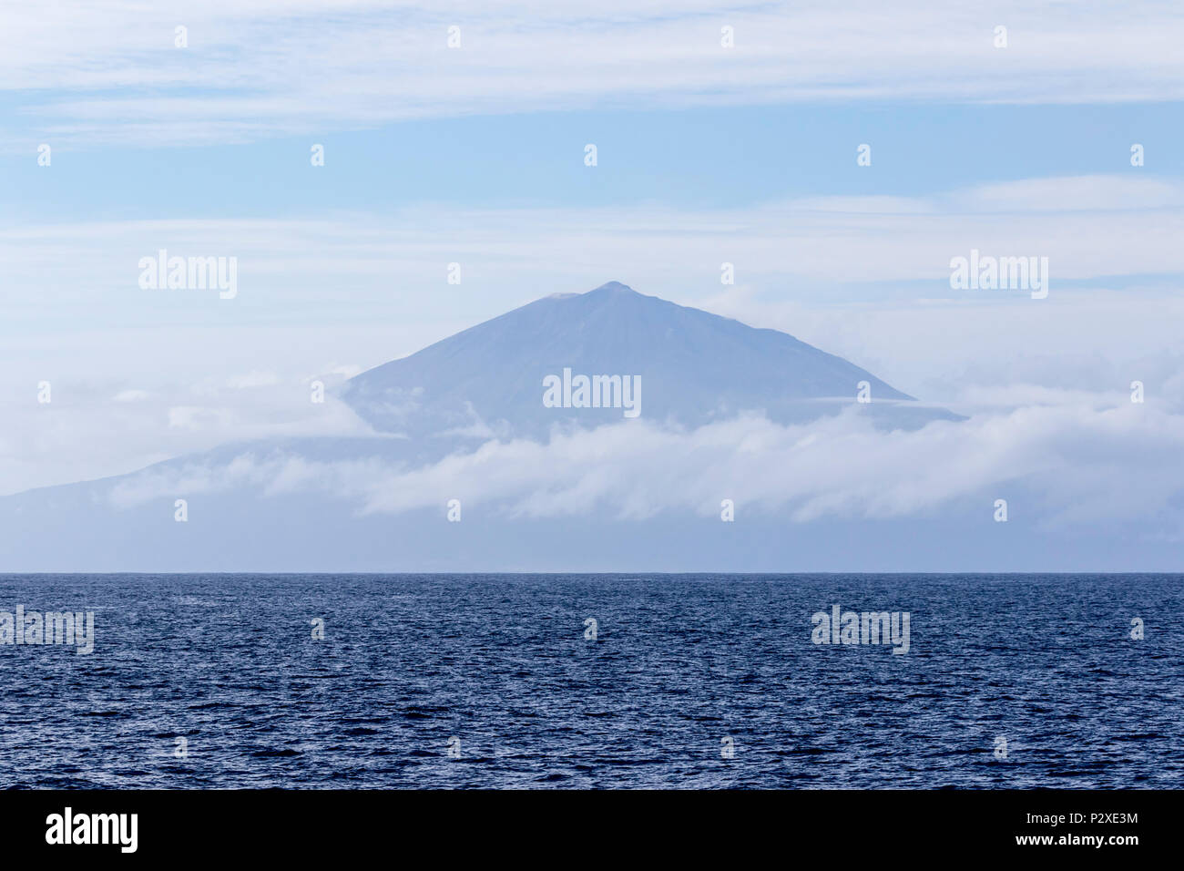 Tristan da Cunha, come visto da Nightingale Island, i territori britannici d'Oltremare, Sud Atlantico Foto Stock