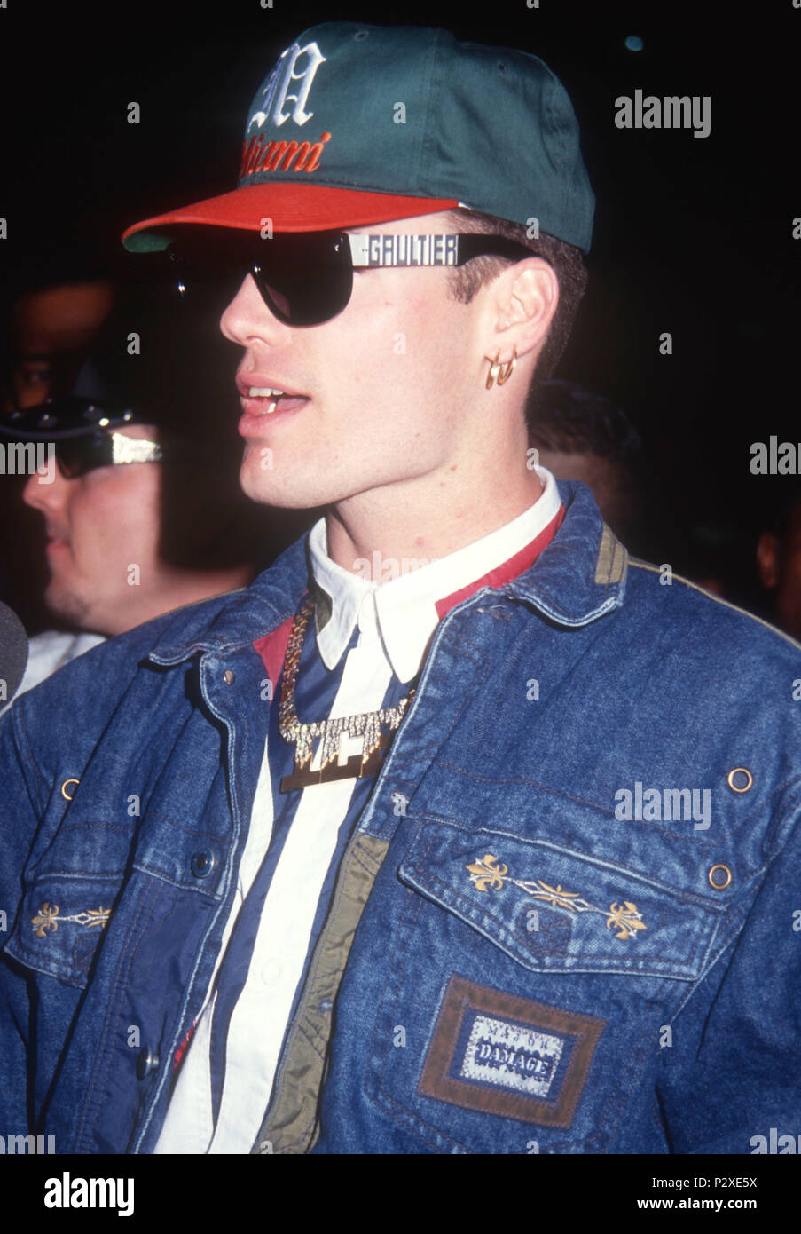 LOS ANGELES, CA - 17 ottobre: Rapper gelato alla vaniglia, aka Robert Matthew Van Winkle partecipa alla premiere di 'Cool come ghiaccio' il 17 ottobre 1991 a Los Angeles, California. Foto di Barry re/Alamy Stock Photo Foto Stock