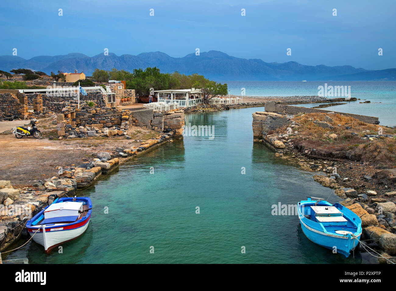 Kanali (letteralmente 'Canal'), Elounda, Golfo di Mirabello, Agios Nikolaos comune, Lassithi, Creta, Grecia. Foto Stock