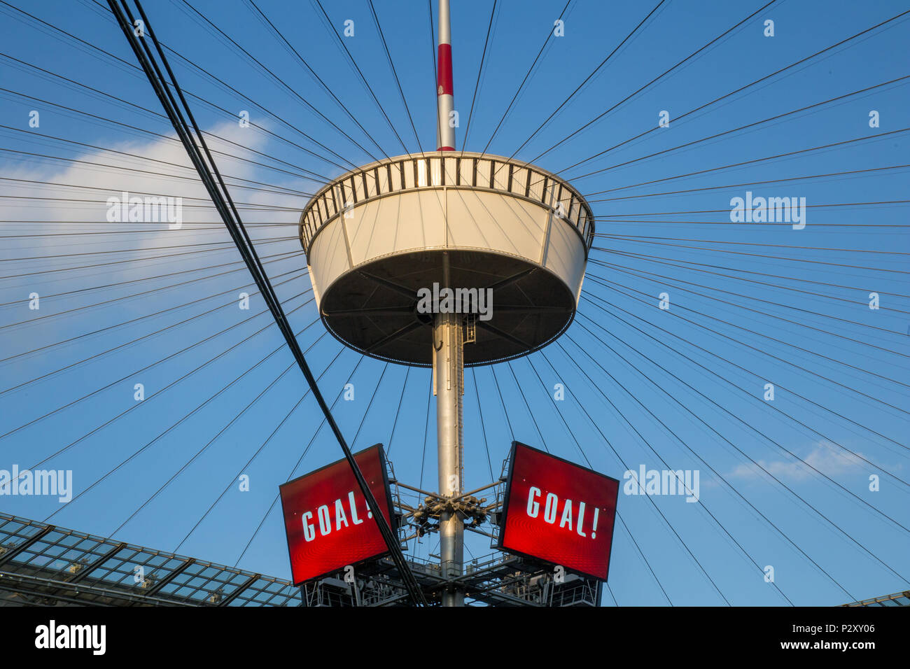 Tetto con display LED schermi visualizzazione obiettivo a PGE Narodowy, polacco dello Stadio Nazionale di Varsavia, Polonia Foto Stock