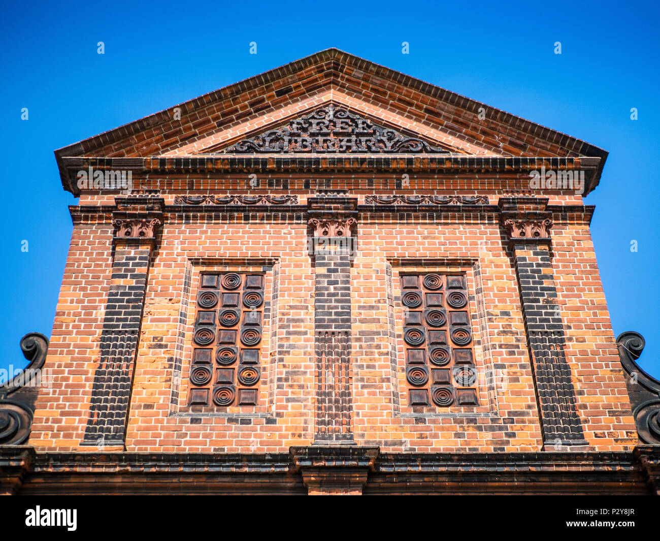 Mill Road Library di Cambridge . Aperto 1897, architetto Frank acque, fu chiusa come una biblioteca nel 1996 ed è ora la Bharat Bhavan centro comunitario Foto Stock