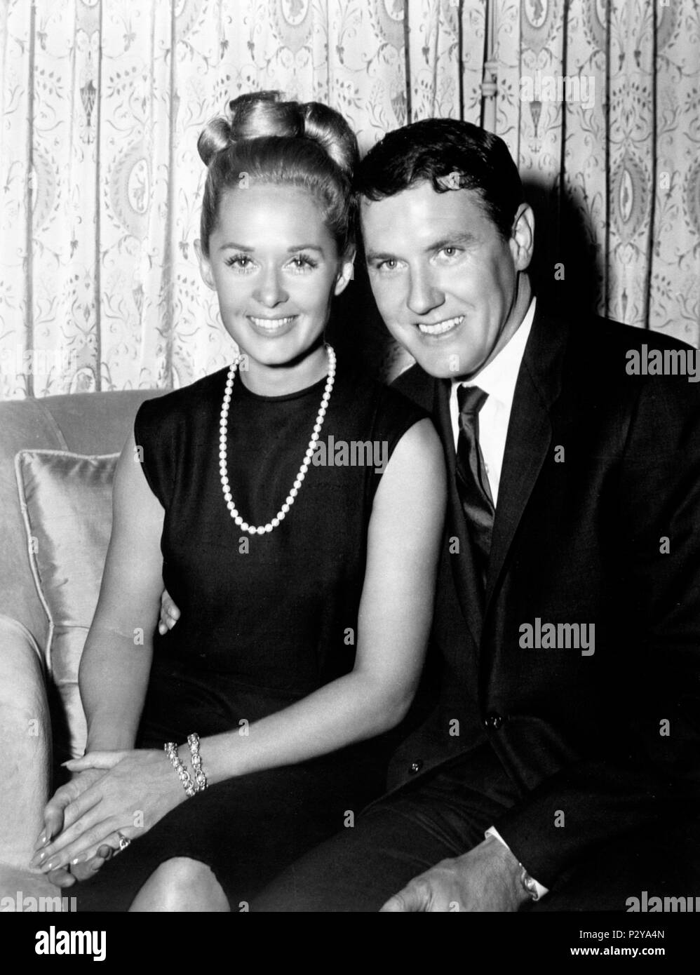 Descrizione: La Estrella anuncia el compromiso matrimonial con su agente. Hedren (28 años) y Marshall (35 años) en n.a. imagen previa un su matrimonio.. Stelle: NOEL MARSHALL; TIPPI HEDREN. Foto Stock