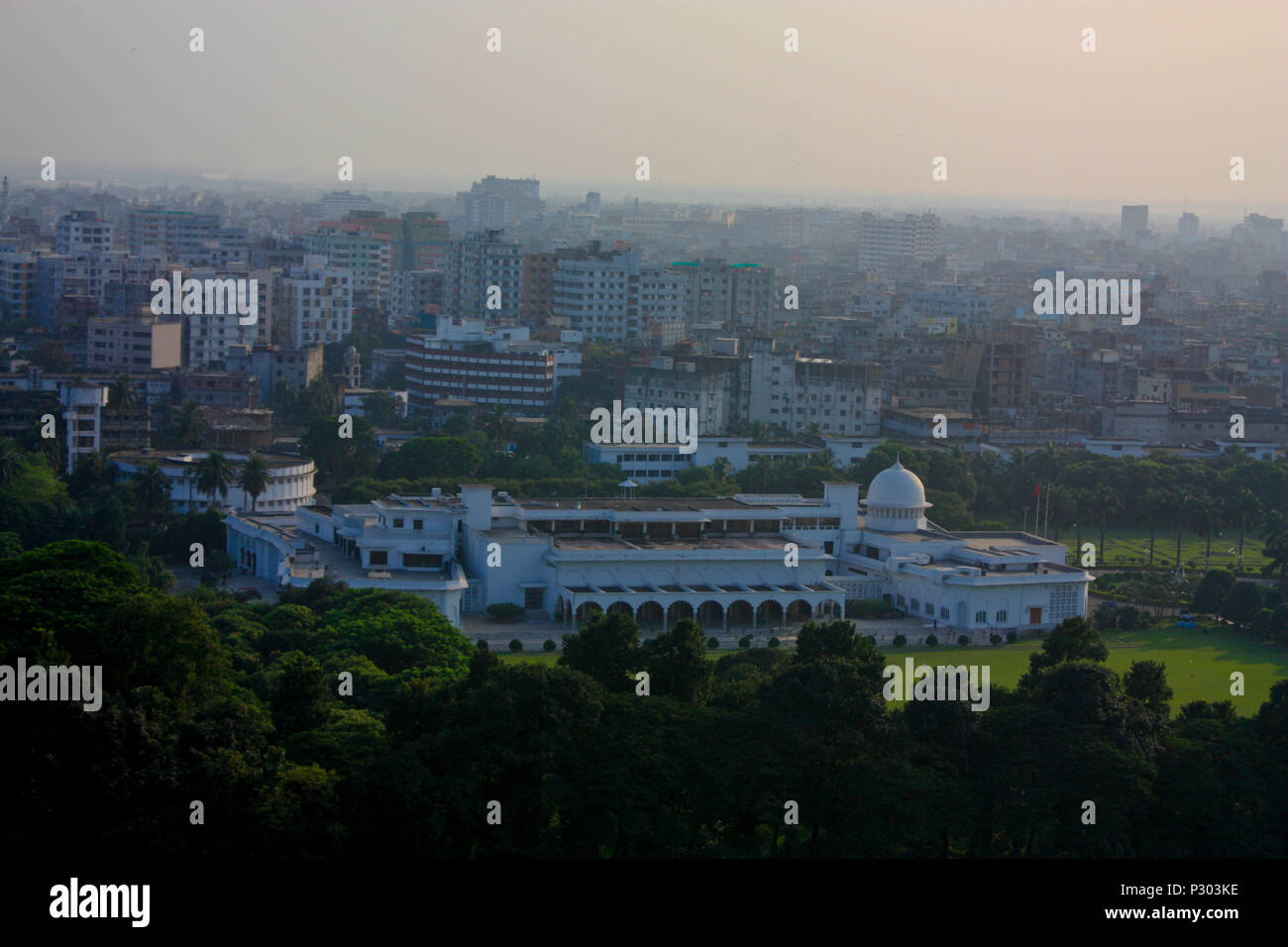 Vista aerea del Bangabhaban è la residenza ufficiale e il principale luogo di lavoro del presidente del Bangladesh, il capo di stato del Bangladesh. Loca Foto Stock