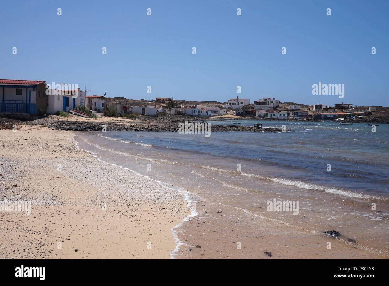 L'off-grid villaggio di Playa El Majanicho a Fuerteventura, Spagna Foto Stock