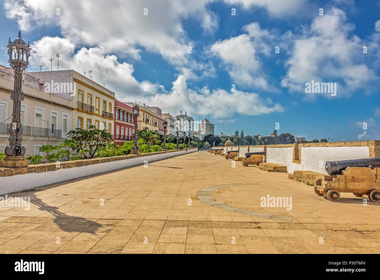 Le vecchie mura della città, Cadice, Andalusia, Spagna Foto Stock
