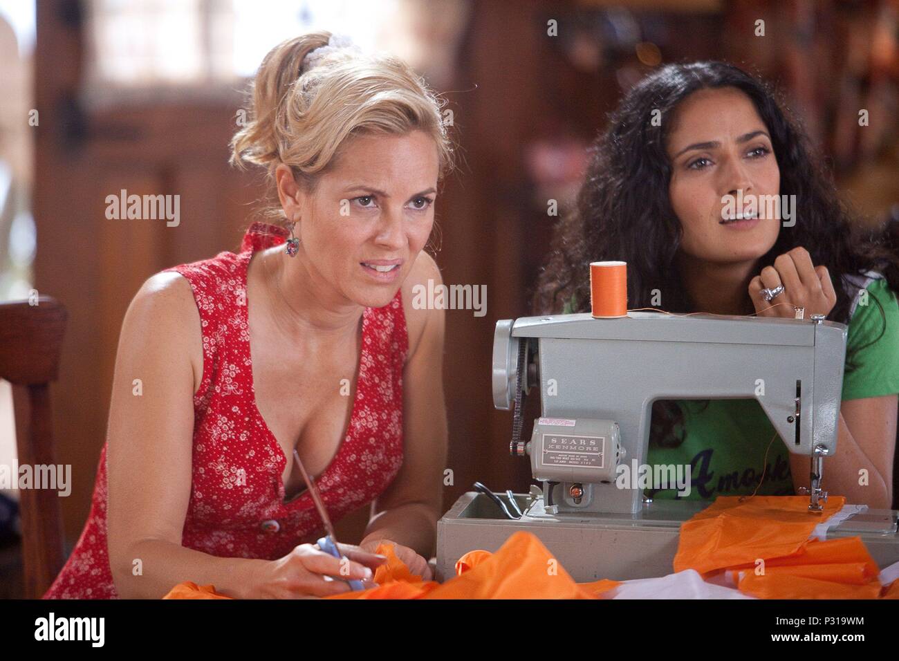 Pellicola originale titolo: cresciuti UPS. Titolo inglese: cresciuti UPS. Regista: DENNIS DUGAN. Anno: 2010. Stelle: Salma Hayek; Maria Bello. Credito: HAPPY MADISON PRODUCTIONS/Relativity Media / Album Foto Stock