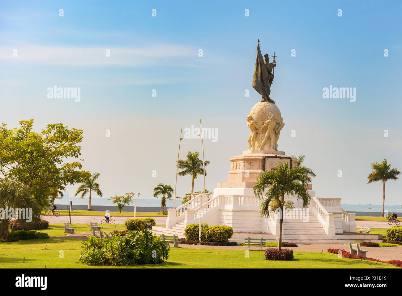 Panama City, Panama - 15 Maggio 2016: Monumento a Vasco Núñez de Balboa situato sulla Balboa Avenue di Panama City. Foto Stock