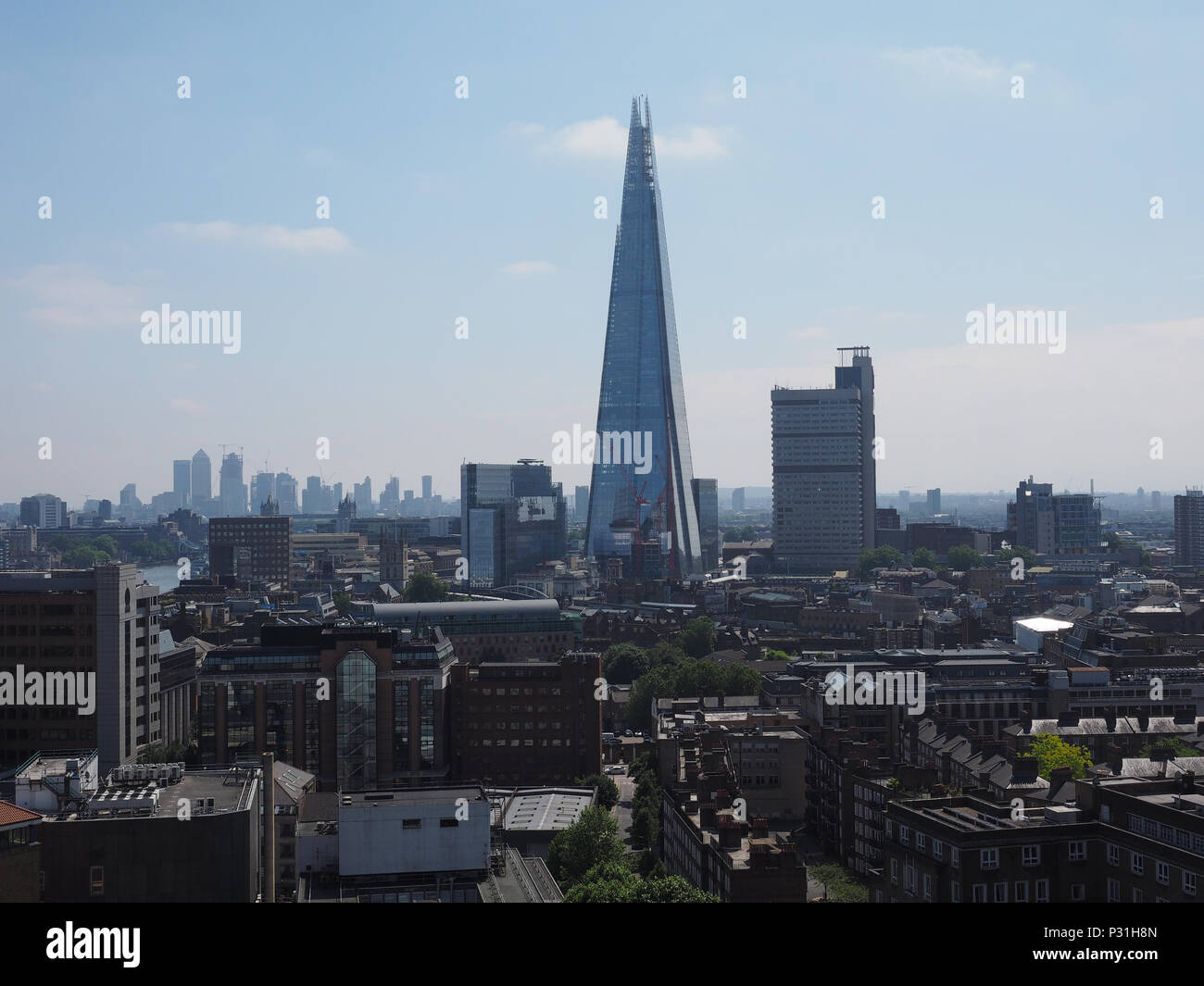 LONDON, Regno Unito - circa giugno 2018: La Shard grattacielo progettato dall'architetto italiano Renzo Piano è il più alto edificio della città Foto Stock