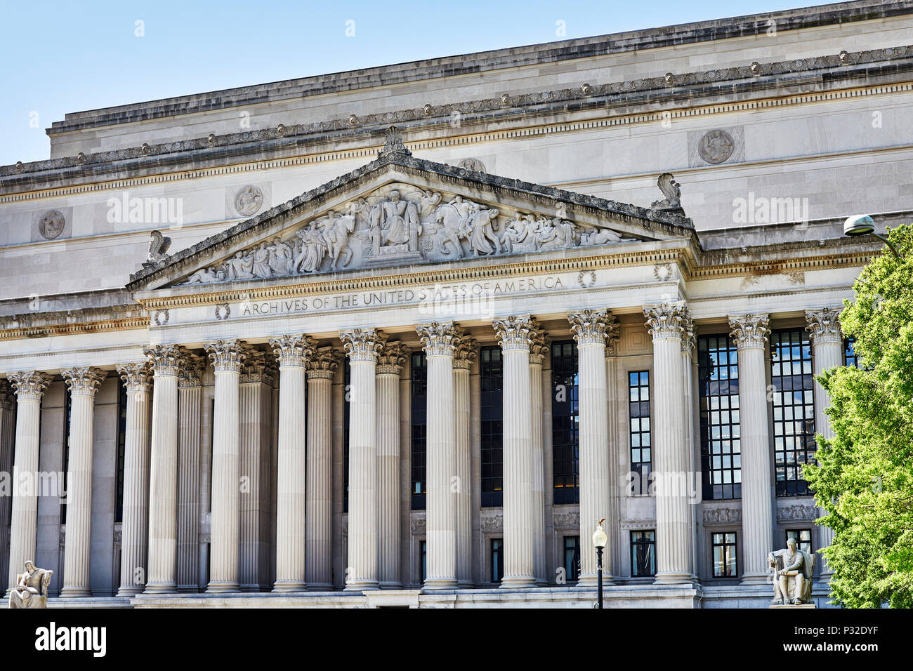 Washington DC, Stati Uniti d'America - 5 Giugno 2018: Ritorno degli archivi nazionali edificio affacciato Pennsylvania Avenue Foto Stock