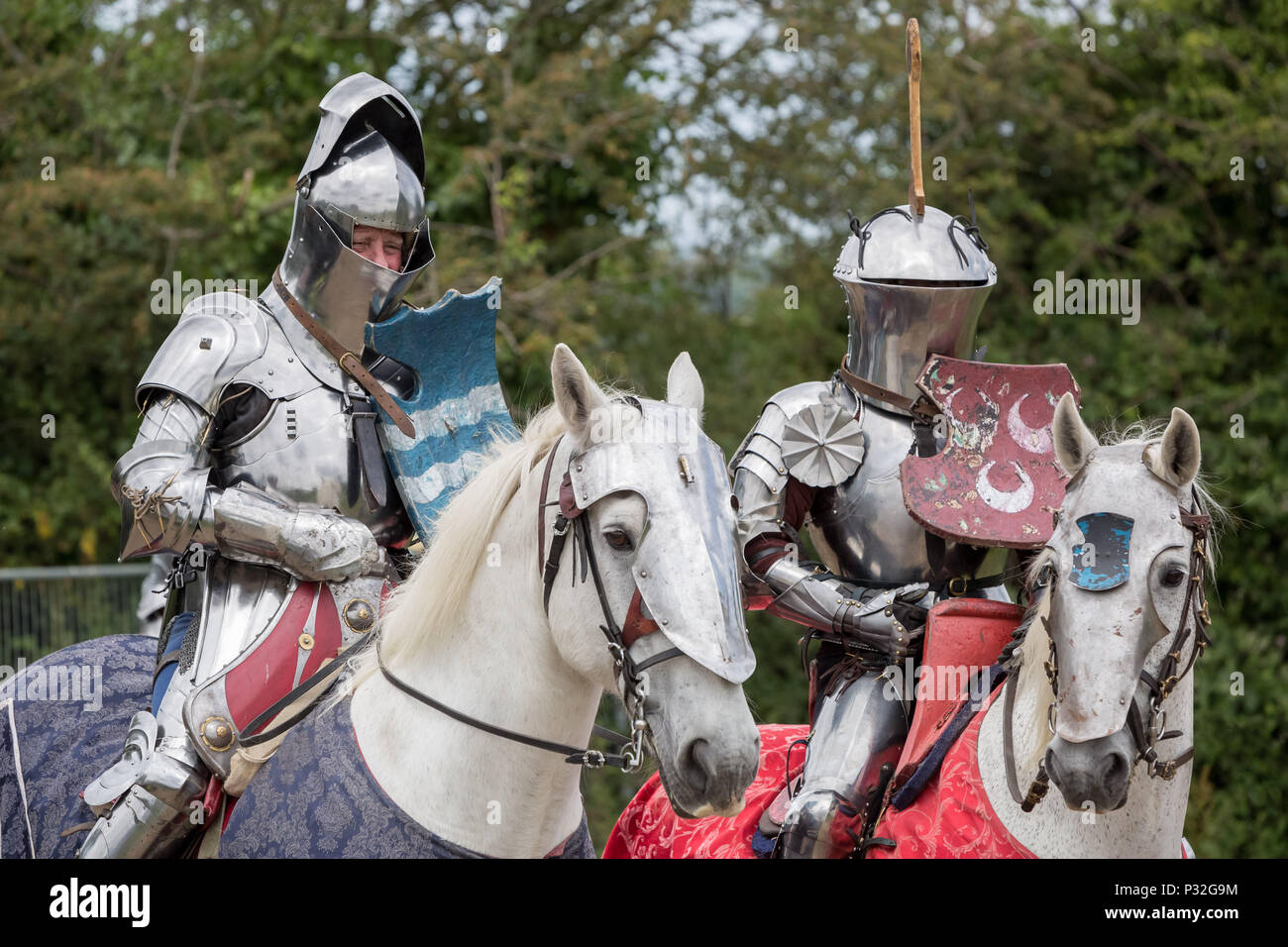 Londra, Eltham, Regno Unito. 16 Giugno, 2018. Grand giostra medievale a Eltham Palace. Credito: Guy Corbishley/Alamy Live News Foto Stock