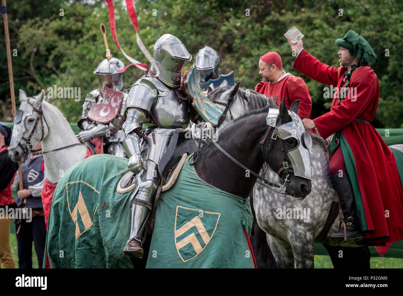 Londra, Eltham, Regno Unito. 16 Giugno, 2018. Grand giostra medievale a Eltham Palace. Credito: Guy Corbishley/Alamy Live News Foto Stock