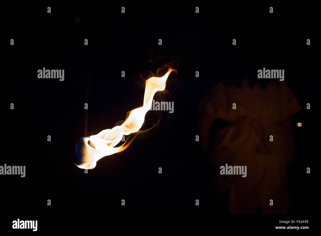 Pakszyn, Polonia. Il 16 giugno 2018. Kupala Night - una vacanza slava associato con il solstizio d'estate del Sole, celebrata durante la notte più corta dell'anno. Festa del fuoco, acqua, sole e luna, la fertilità, la fertilità, di gioia e di amore, comunemente celebrata in zone abitate da popoli slavi, ma anche in un modo simile in zone abitate da parte del Baltico, Germanici e popoli celtici. Credito: Slawomir Kowalewski/Alamy Live News Foto Stock