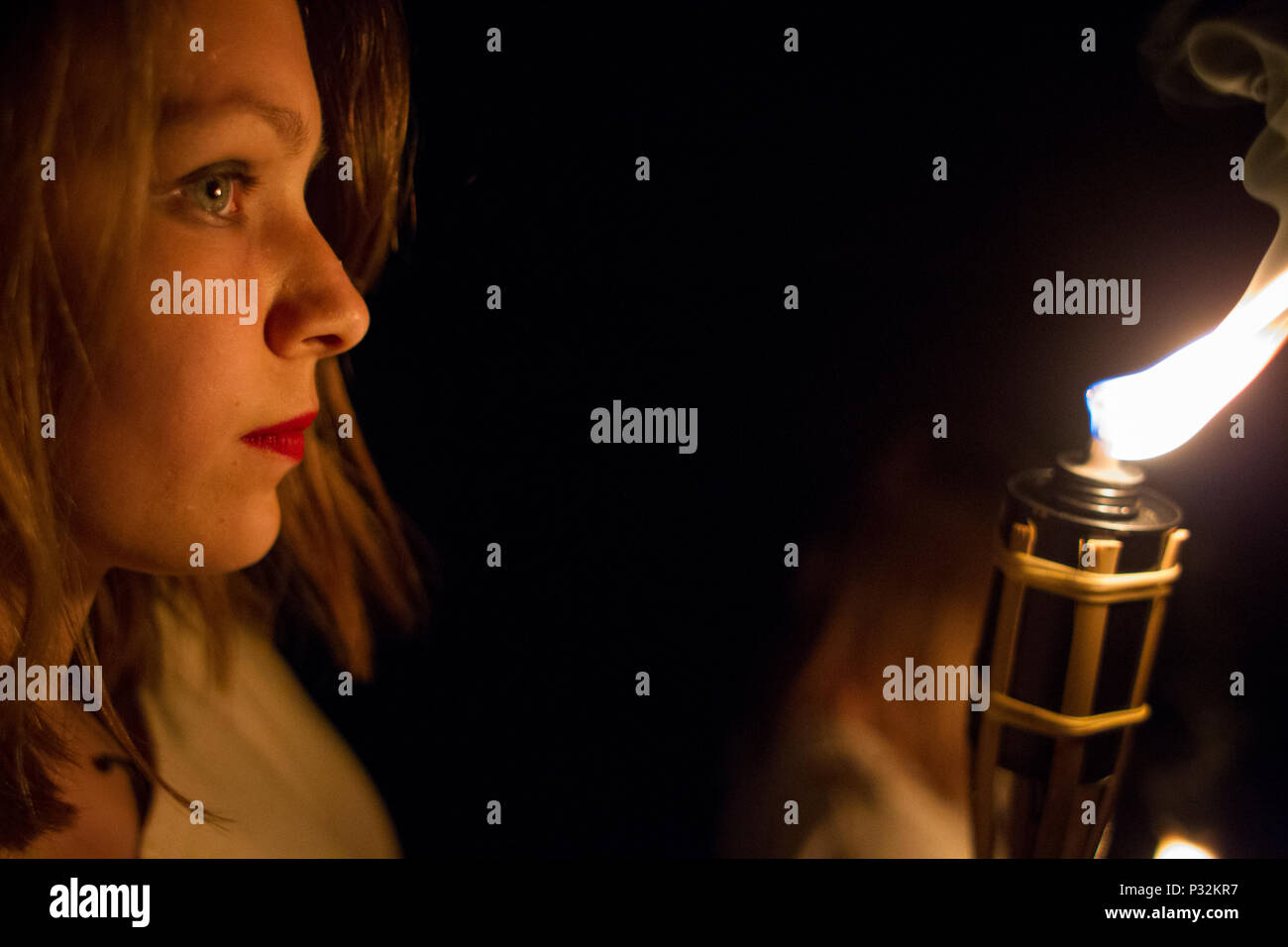 Pakszyn, Polonia. Il 16 giugno 2018. Kupala Night - una vacanza slava associato con il solstizio d'estate del Sole, celebrata durante la notte più corta dell'anno. Festa del fuoco, acqua, sole e luna, la fertilità, la fertilità, di gioia e di amore, comunemente celebrata in zone abitate da popoli slavi, ma anche in un modo simile in zone abitate da parte del Baltico, Germanici e popoli celtici. Credito: Slawomir Kowalewski/Alamy Live News Foto Stock