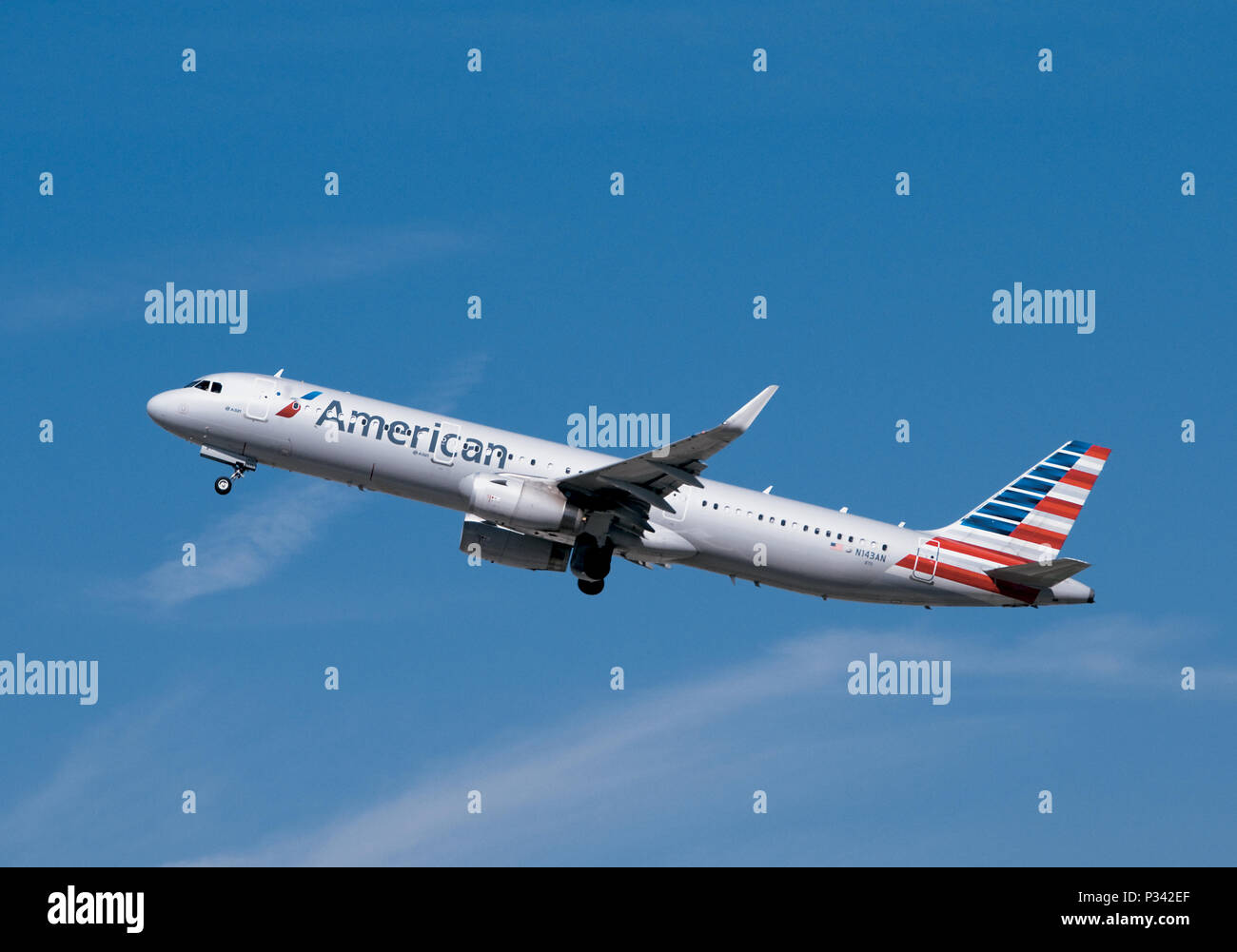 American Airlines jet tenendo spento Foto Stock