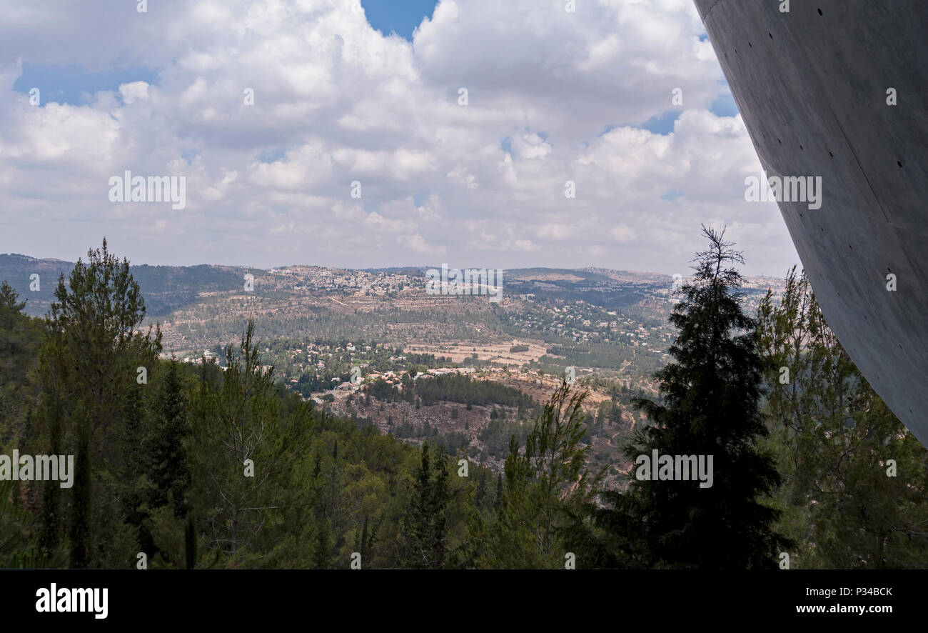 La vista in uscita dal museo commemorativo di Holocaust a Gerusalemme in Israele Foto Stock