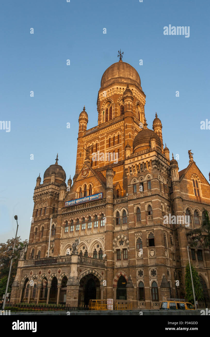 MUMBAI, India - 29 gennaio 2017 - BMC edificio comunale nella città di Mumbai, India. Architettura britannica e l'edificio storico in Mumbai Foto Stock