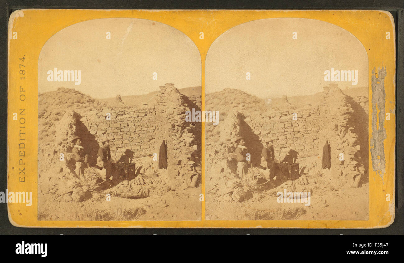 . Caratteristica la rovina del Pueblo di San Juan, Nuovo Messico, sulla riva nord del fiume San Juan, circa 15 miglia a ovest della bocca del cañon Largo. La presente gara di indiani non sanno nulla di quando e da chi questi edifici sono stati costruiti. La rovina è di circa 850 piedi quadrati e costruito di pietra naturale, uniti tra di loro da un cemento di fango. Copertura: 1874. Fonte impronta: 1874.. Elemento digitale pubblicata 6-14-2006; aggiornato 2-13-2009. 62 caratteristica di rovinare il Pueblo di San Juan, Nuovo Messico 2 Foto Stock