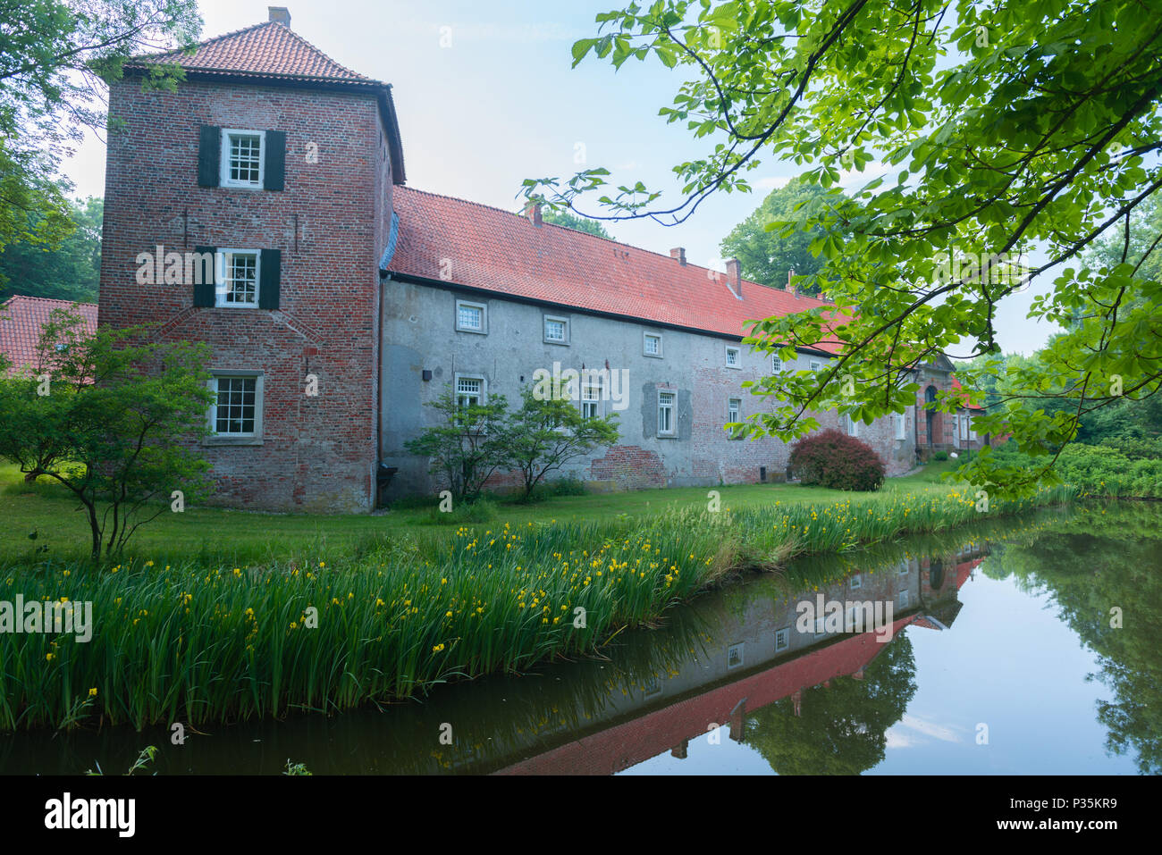 Il castello di Berum, camere e appartamenti in affitto, Berum, Hage, Frisia orientale, Bassa Sassonia, Germania Foto Stock