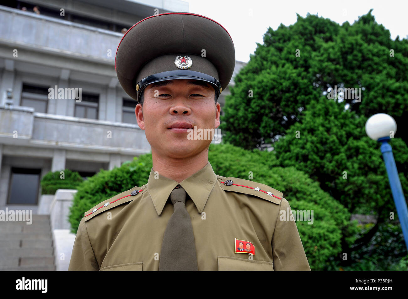 Panmunjeom, Corea del Nord, ritratto di una Corea del nord guarda officer Foto Stock
