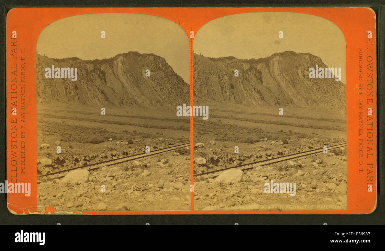 . Il cinabro Mountain, dalla ferrovia. Copertura: 1881-1889. Fonte impronta: Fargo, D.T. : F. Jay Haynes, 1881-1889. Elemento digitale pubblicata 1-25-2006; aggiornato 2-12-2009. 65 cinabro Mountain, dalla ferrovia, da Haynes, F. Jay (Frank Jay), 1853-1921 Foto Stock