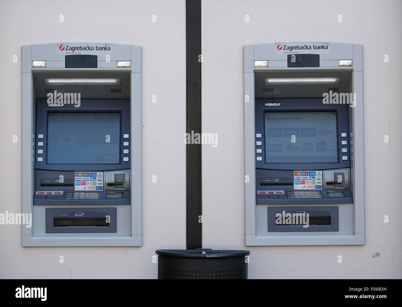 Macchina ATM nel centro citta'. Più di 4.000 macchine ATM è stato installato in tutta la Croazia a partire dal 1990. Foto Stock