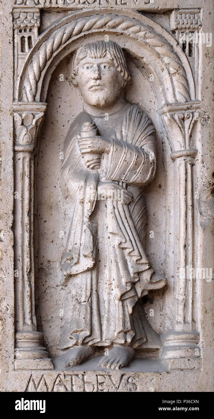 San Matteo apostolo, bass sollievo dai seguaci di Wiligelmo, Princes Gate", il Duomo di Modena, Italia Foto Stock
