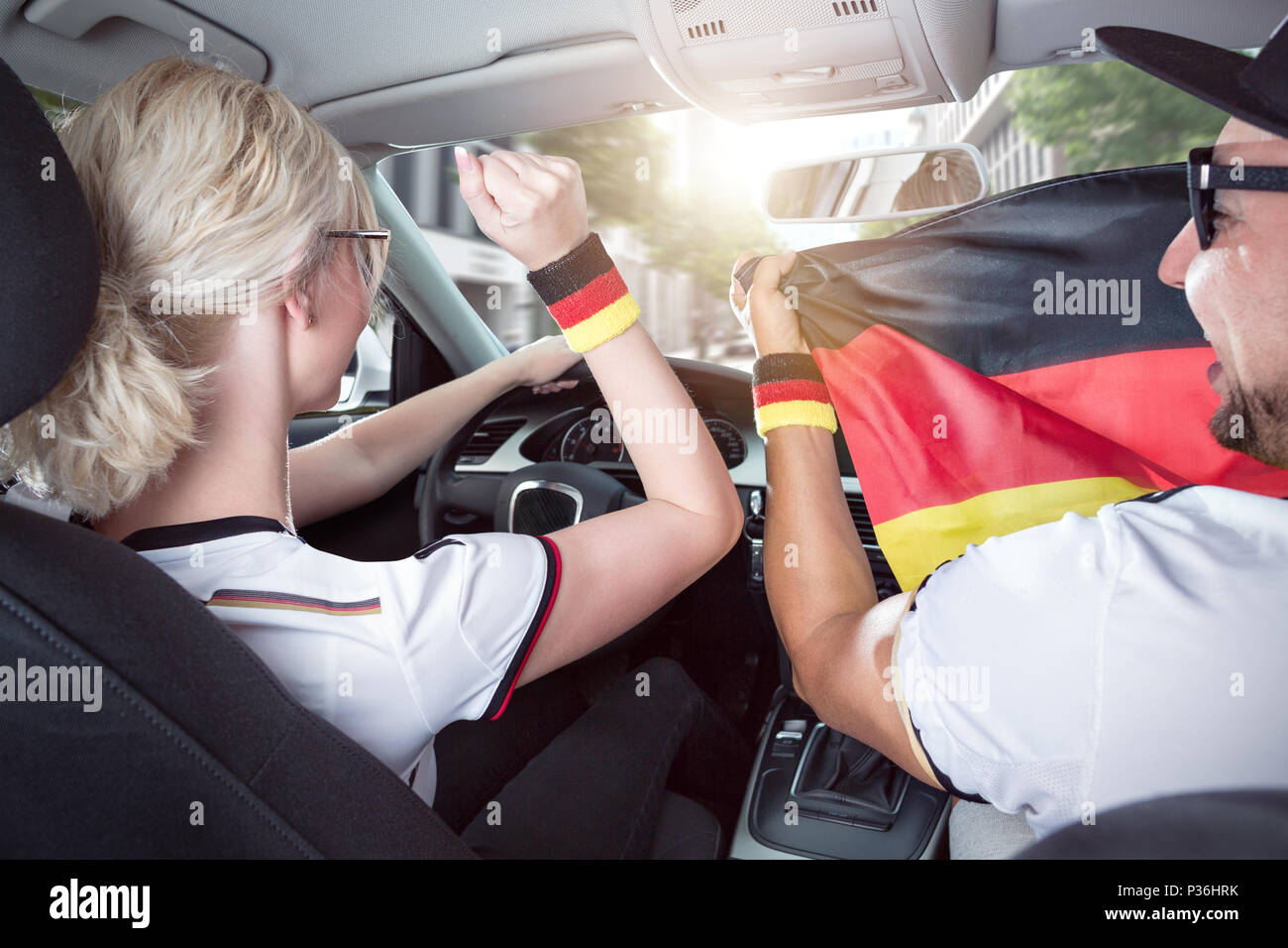 Il tedesco per gli appassionati di calcio all'interno di un automobile Foto Stock