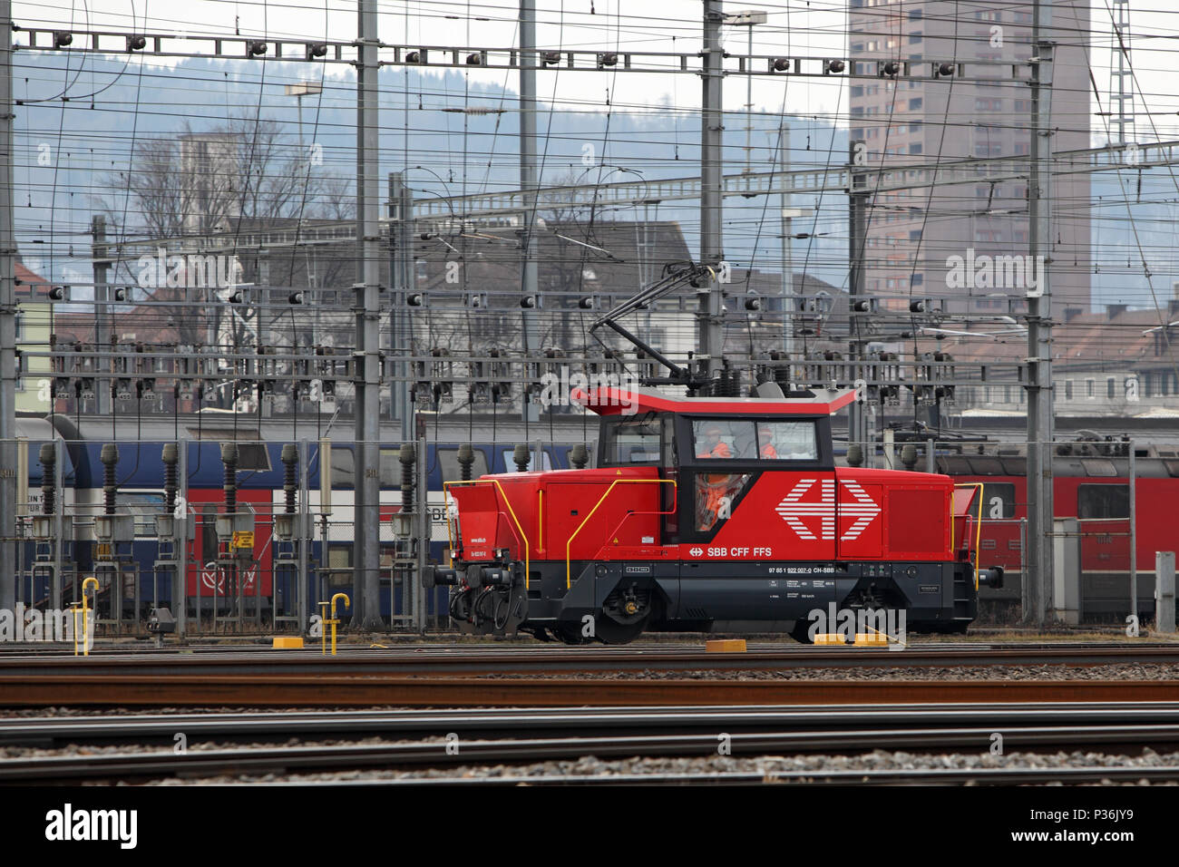 Zurigo, Svizzera, locomotiva di smistamento delle Ferrovie Federali Svizzere all'ingresso della stazione principale Foto Stock