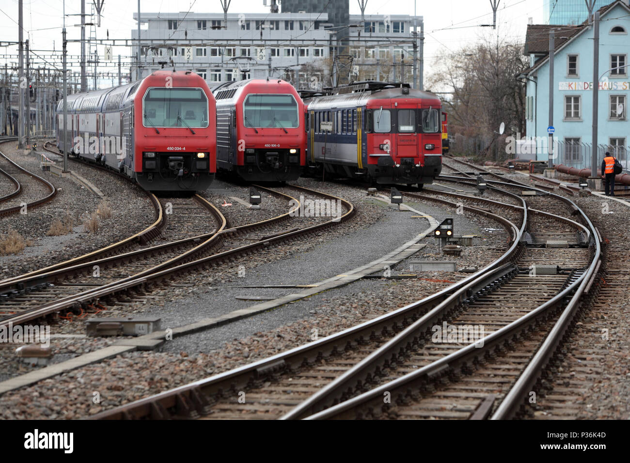 Zurigo, Svizzera, S-Bahn treni delle Ferrovie Federali Svizzere sono su binari di servizio Foto Stock