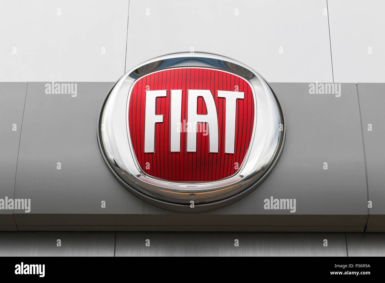 Macon, Francia - 27 Maggio 2018: Fiat logo su una parete. Chrysler Fiat Automobiles è un italo-corporation Foto Stock
