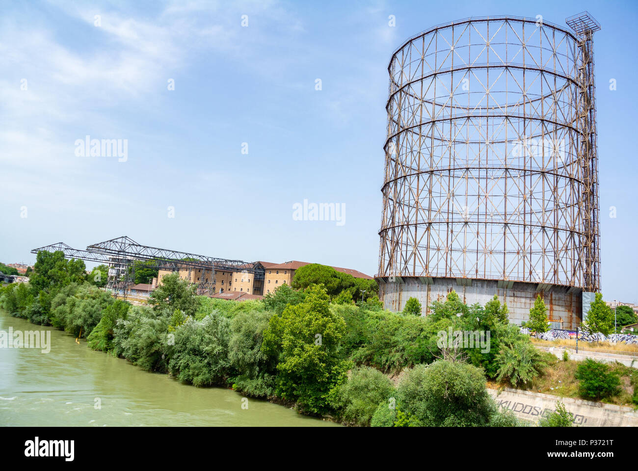Contenitore di gas gasometro Ostiense, Roma, Italia Foto Stock