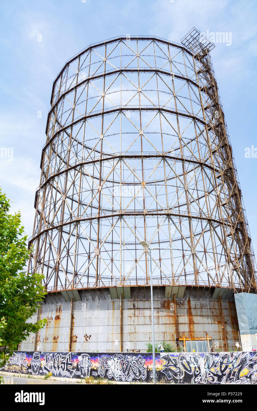 Contenitore di gas gasometro Ostiense, Roma, Italia Foto Stock